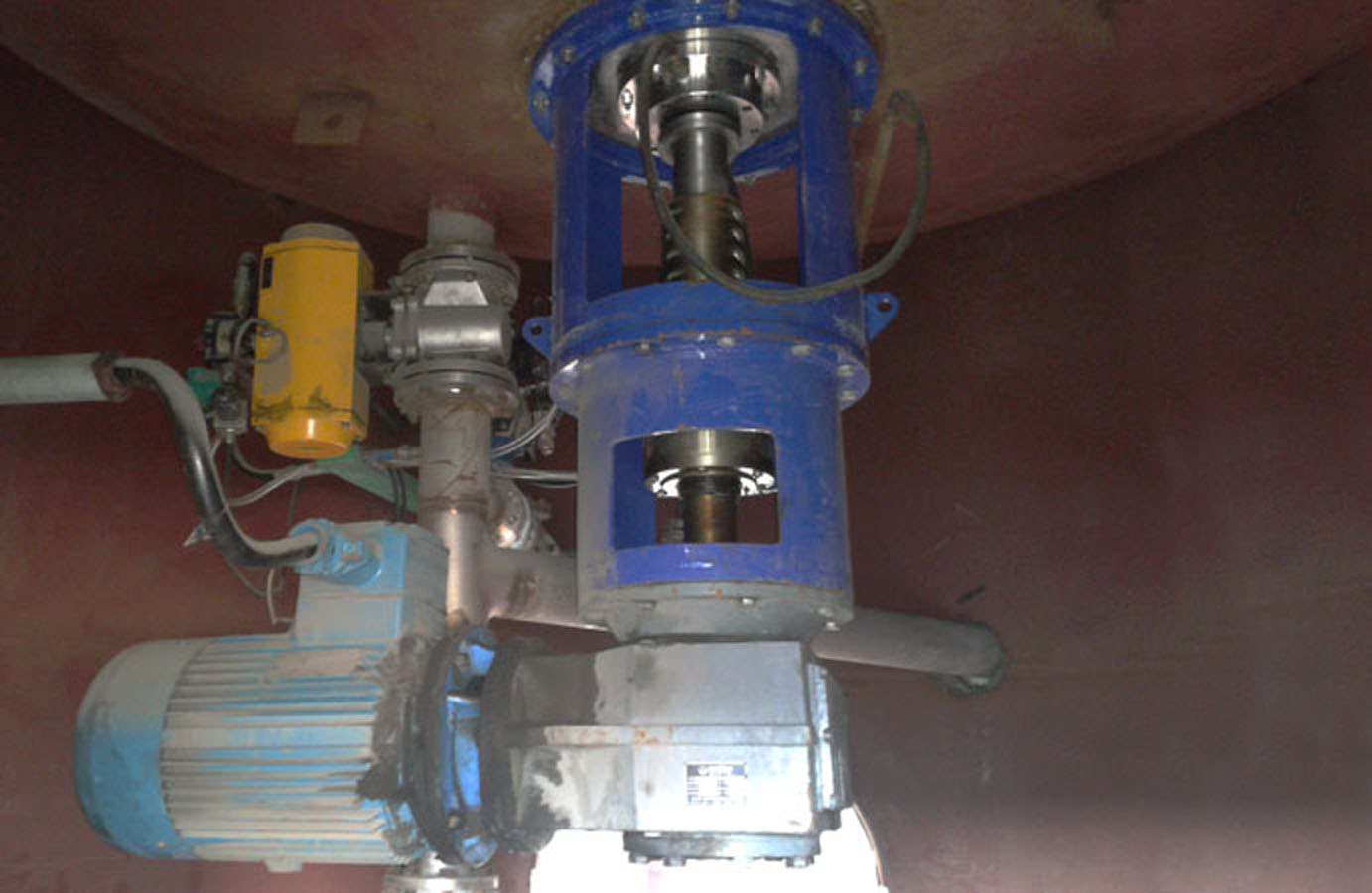 底入式攪拌機(jī)設(shè)備